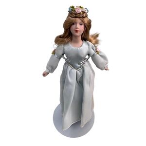 Cinderella Vintage Avon 1984 Fairytale Collection‎ Long Dress Flower Crown Doll